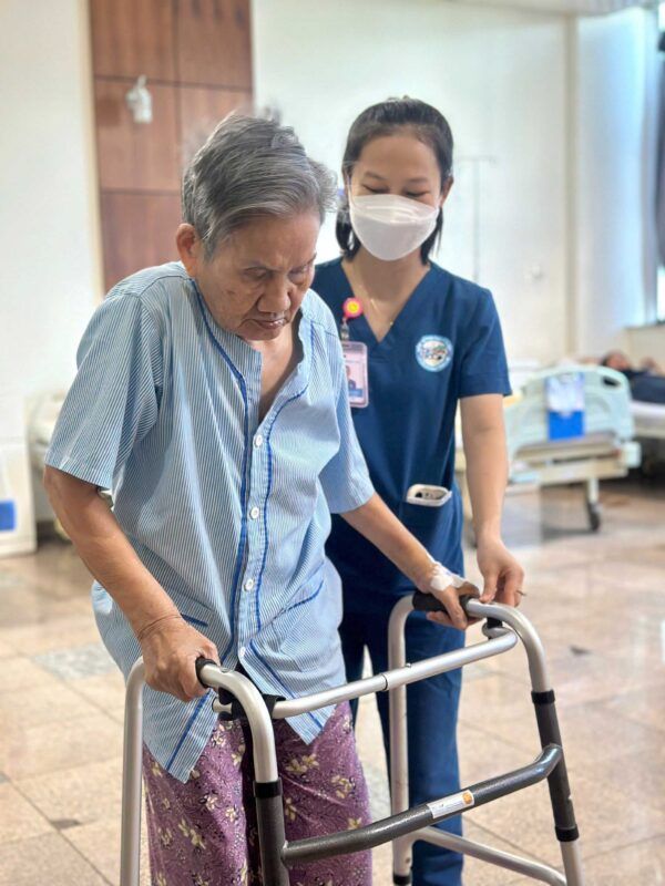 Khung Tập Đi: Người Bạn Đồng Hành Không Thể Thiếu Cho Hành Trình Phục Hồi và An Toàn